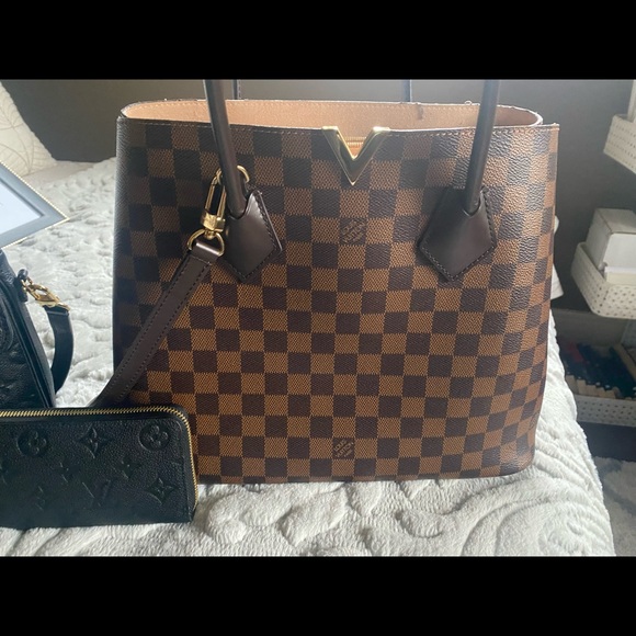 Kensington tote . Great condition.SOLD - Picture 4 of 5